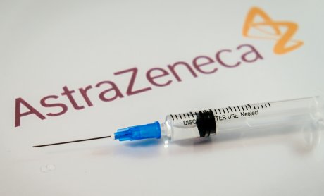 Ηλίας Μόσιαλος: Τι ξέρουμε για το εμβόλιο της AstraZeneca και τις θρομβώσεις