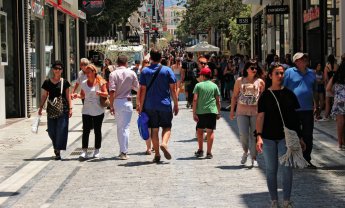 Έρευνα ΙΝΕΜΥ-ΕΣΕΕ: Συρρίκνωση των πωλήσεων-διόγκωση της απαισιοδοξίας αλλά και «αντοχή» στα λουκέτα