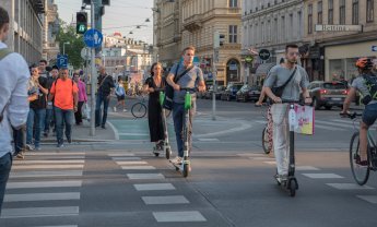 Νέους κανόνες για τη χρήση e-scooter ζητά η Παγκόσμια Ομοσπονδία Ασφαλιστικών Ενώσεων