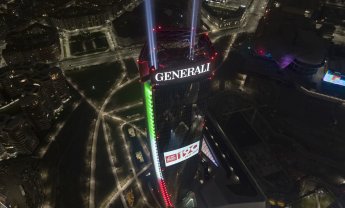 Φωτίστηκε ο πύργος της Generali στο Μιλάνο!
