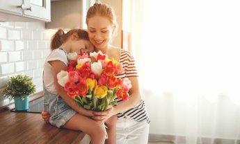 Τα μηνύματα των ασφαλιστικών για την Γιορτή της Μητέρας