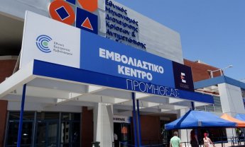 Κυβέρνηση: Επιχείρηση πειθούς, η εντατική προσπάθεια για την αύξηση του αριθμού των εμβολιασμένων