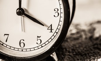 Μια ώρα πίσω γυρίζουν τα ρολόγια μας την Κυριακή!