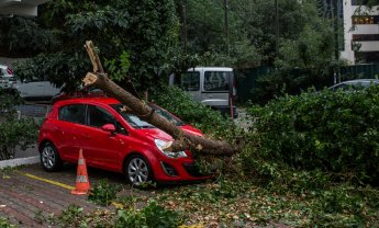 Το φθηνό ασφάλιστρο φθάνει να καλύψει πλημμύρες και πτώσεις δέντρων σε αυτοκίνητα και περιουσίες από τον «Μπάλλο»;