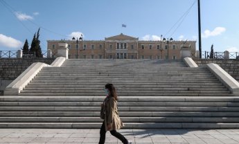 Σκληρή κόντρα Κυβέρνησης-Αντιπολίτευσης με φόντο τη νέα έξαρση της πανδημίας