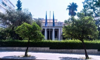 Κυβέρνηση: Τα καυτά μέτωπα του Αυγούστου και η προετοιμασία ενόψει ΔΕΘ