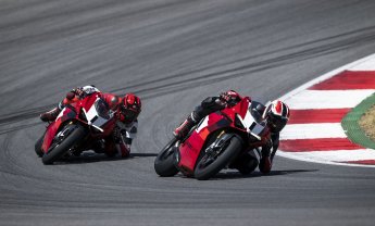Η Ducati παρουσιάζει τη νέα Panigale V4 R: ξεπερνά τους 240 ίππους σε ρύθμιση πίστας, περιοριστής στις 16.500 σ.α.λ.