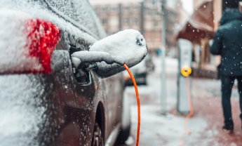 Χειμώνας & ηλεκτρικό αυτοκίνητο: Τι πρέπει να γνωρίζετε για να μην καλείτε την οδική βοήθεια!