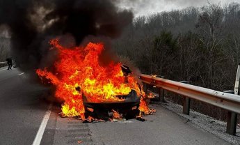 Φωτιά σε ηλεκτρικό αυτοκίνητο: Πώς αντιμετωπίζεται;
