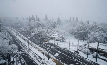 Κακοκαιρία σε όλη τη χώρα - Κλειστά σχολεία, πού υπάρχουν προβλήματα