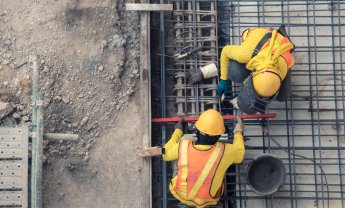 Έρευνα Randstad: Οι Έλληνες εργαζόμενοι δουλεύουν περισσότερο για να ανταπεξέλθουν στο αυξανόμενο κόστος ζωής!