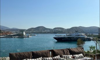 «Έδεσε» το πρώτο σκάφος στην ανανεωμένη Astir Marina!