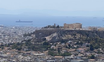 Το θηριώδες αεροπλανοφόρο πλοίο USS Gerald R. Ford στον Πειραιά!