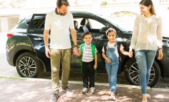 Υδρόγειος Ασφαλιστική: Στο σχολείο με χαρά και (οδική) ασφάλεια - Συμβουλές για γονείς και οδηγούς!
