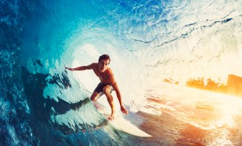 ΠΛΑΓΙΩΣ: Ο επιδέξιος surfer!
