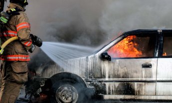 Πέρα από την κάλυψη πυρός, οι πελάτες σας ξέρουν τι να κάνουν σε περίπτωση φωτιάς αυτοκινήτου;