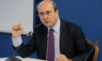 Κωστής Χατζηδάκης: Όσοι παρανομούν στις παραλίες θα μας βρουν απέναντι τους!
