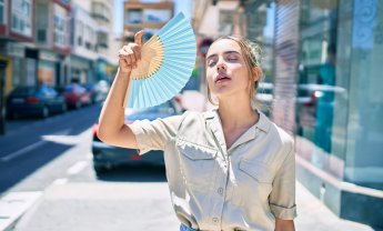 Γιατί οι γυναίκες υποφέρουν περισσότερο στον καύσωνα!