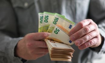 Κύρωση της σύμβασης παραχώρησης της Αττικής Οδού για 25 έτη από τη Βουλή, καταβολή του εφάπαξ οικονομικού ανταλλάγματος των 3,27 δισ. ευρώ και έναρξη της περιόδου παραχώρησης