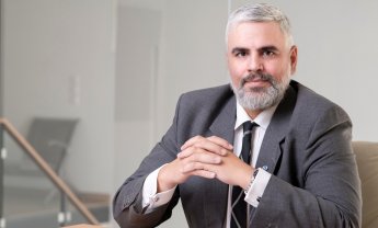Κίμων-Ρεϊνίερ Ευσταθόπουλος (ΔΥΝΑΜΙΣ Ασφαλιστική): Η AI μπορεί να λειτουργήσει ως ένα εξαιρετικό εργαλείο υποστήριξης