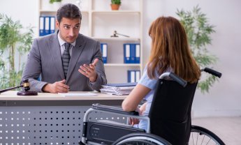 Δικαστική συμπαράσταση και απονομή αναπηρικής σύνταξης, επιδόματος αναπηρίας ή απολύτου αναπηρίας