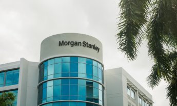 Ρεκόρ…ενδιαφέροντος για την Ελλάδα, «σβήνει» ακριβό χρέος, το «ερώτημα» της ανάπτυξης και το χάος…των δημοσκοπήσεων