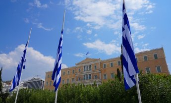 Bloomberg: Η Ελλάδα σχεδιάζει ανταλλαγή χρέους 30 δισ. ευρώ!