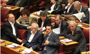 Σύριζα: κατέθηκε η πρόταση νόμου για τα υπερχρεωμένα νοικοκυριά