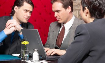 ΑΧΑ: Ενδεχόμενο υποβολής προσφοράς προς ING Groep NV