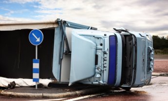 Ανάσα για τις ασφαλιστικές εταιρείες το ΣτΕ-Δικαίωσε εταιρεία για καταστροφή αυτοκινήτου από κουκουλοφόρους (update)