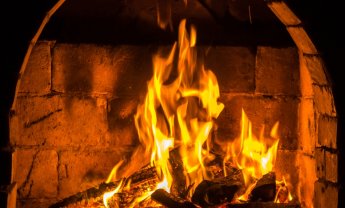 Καλύπτονται οι ζημιές από φωτιά προερχόμενη από τζάκι μέσα από τα συμβόλαια περιουσίας των εταιρειών;