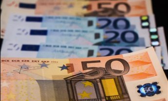 Υποχωρούν οι αποδόσεις των ελληνικών ομολόγων