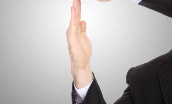 Lloyds: Αναβάλλονται τα σχέδια για ίδρυση γραφείων στην Μόσχα