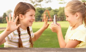 Τα κινητά των παιδιών στόχος ληστών λέει η Allianz 