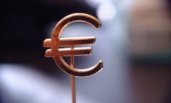 Το ευρώ χάνει έδαφος έναντι του δολαρίου και το ΧΑ συνεχές έδαφος