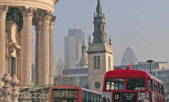 Οι πλημμύρες του 2007 ακόμα στεγνώνουν τις τσέπες των Βρετανών