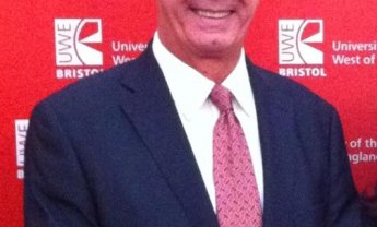 Ο Φίλιππος Μωράκης υπερέχει