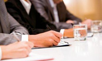 Για ποια εταιρεία τους βάζουν πωλητήριο Aegon και Zurich;