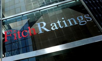 Ο Fitch αναβάθμισε τέσσερις ελληνικές τράπεζες