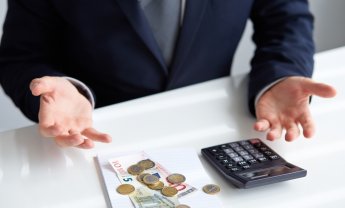 Οι τραπεζοϋπάλληλοι χάνουν την προσυνταξιοδοτική παροχή. Πόσο μειώνεται η σύνταξή τους