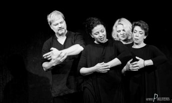 Playback Nuevo: Στην αγκαλιά μιας ιστορίας