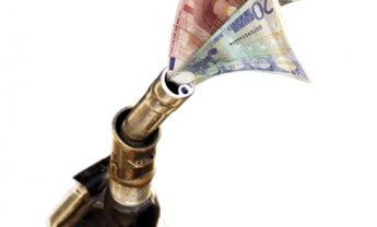 Γιορταστική αισχροκέρδεια στη βενζίνη