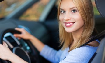 Ασφάλειες αυτοκινήτου: Μεσίτες-φαντάσματα ξεγελούν νέους οδηγούς