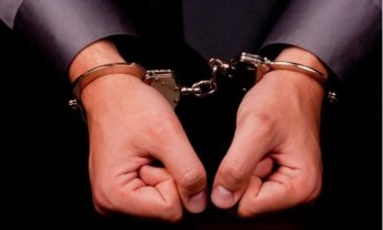 Τους έβαλαν χειροπέδες για χρέη στο δημόσιο 