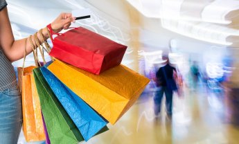 ΕΣΕΕ: H κίνηση των εμπορικών καταστημάτων την περίοδο των εορτών – Προβλέψεις για τις χειμερινές εκπτώσεις