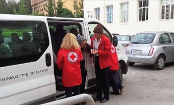 Η Υπηρεσία του Ελληνικού Ερυθρού Σταυρού «Νοσηλεία στο Σπίτι» δίπλα στους μοναχικούς ανθρώπους