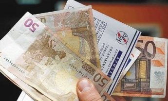 Στις εφορίες και όχι στη ΔΕΗ το χαράτσι   