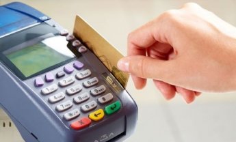 ΕΤΕ: Οι ηλεκτρονικές πληρωμές συρρικνώνουν την παραοικονομία, περιορίζοντας την ύφεση