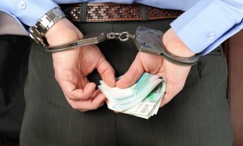 12 μήνες φυλακή σε "μαϊμού" ασφαλιστή