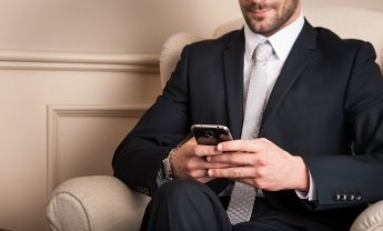 Το κινητό στην τσέπη βλάπτει σοβαρά τη γονιμότητα